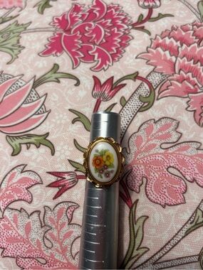 Vintage Avon Floral Locket Ring